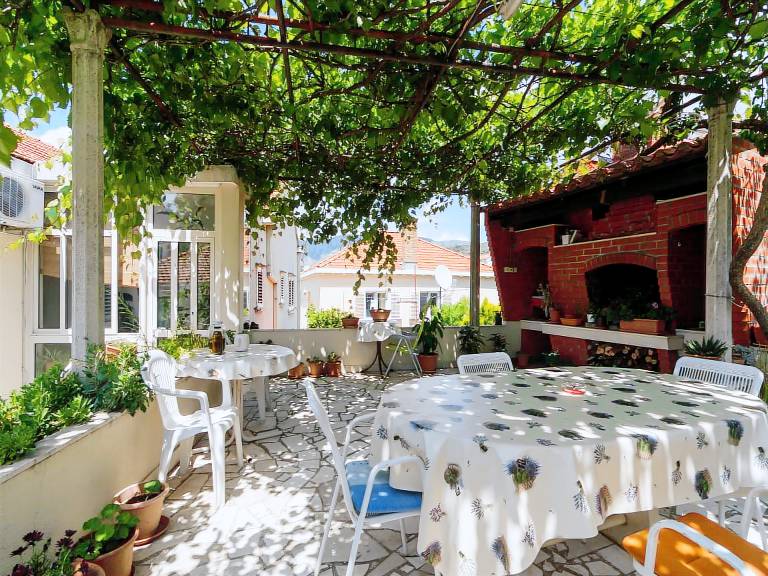 Studio with patio & grill — photo 4