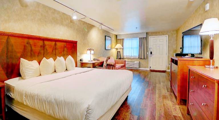 Senator Inn & Spa — photo 2
