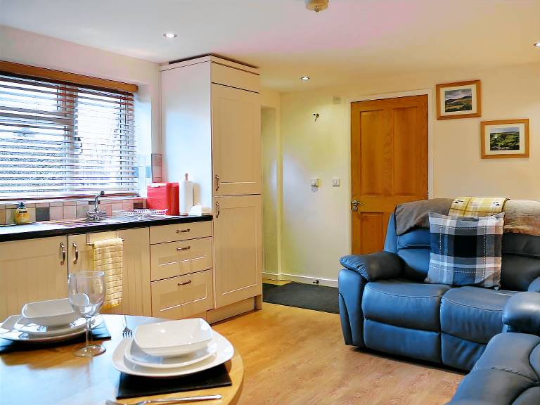 Children-friendly cottage with patio & yard | Pets allowed — photo 3