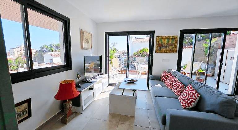 Holiday apartment with pool — photo 5