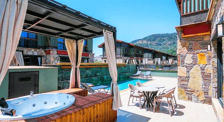 Fully equipped villa with yard, terrace & private pool | Pets are welcome — photo 2