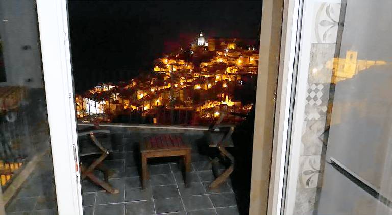 Charming serviced apartment with patio | Pets are welcome in Ragusa