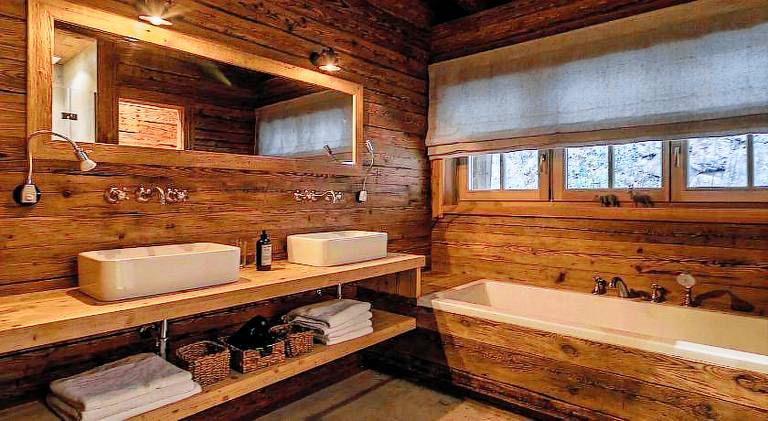 ChaletWK - Luxury old wood mountain chalet in a sunny secluded location with gym, sauna & whirlpool — photo 3