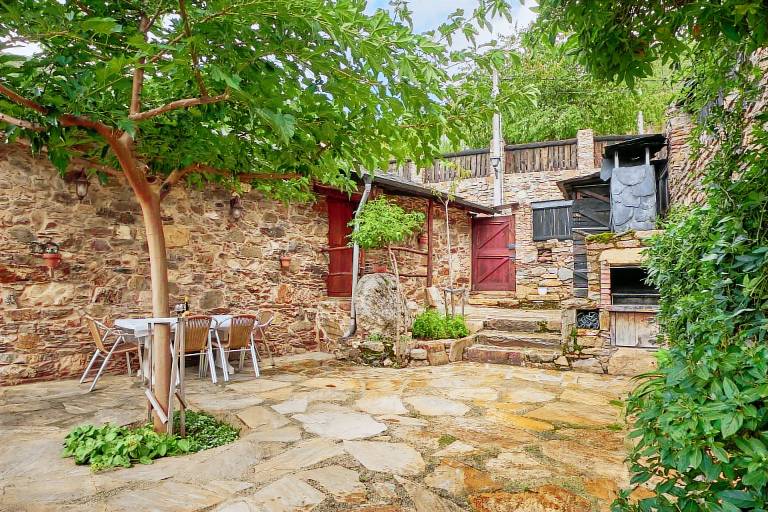 Holiday Home 'Casa Rural Cornatel' with Private Terrace and Balcony — photo 2