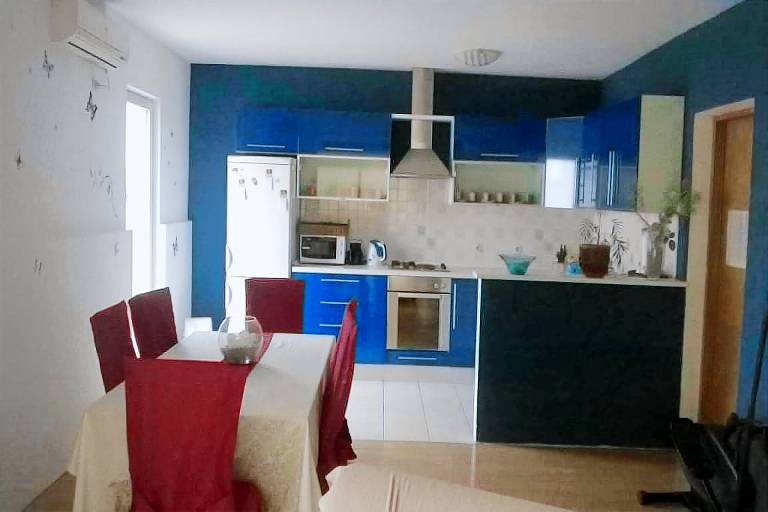 Holiday apartment with patio & barbeque | Sea view — photo 4