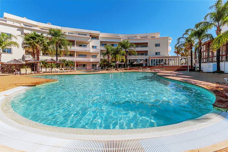 Porto de Mos Beach: Pool Gym PetFriendly in Lagos