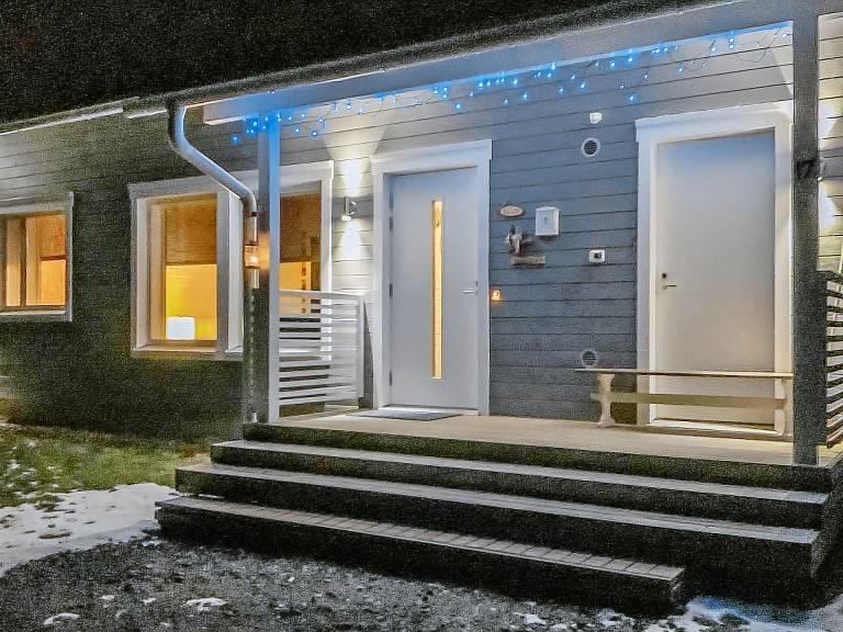Vacation home with patio & sauna | Nature view — photo 2