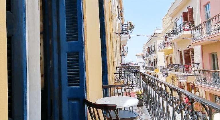 Serviced apartment with patio — photo 3