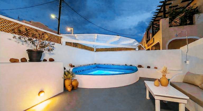 Villa with private pool, hot tub & patio — photo 4