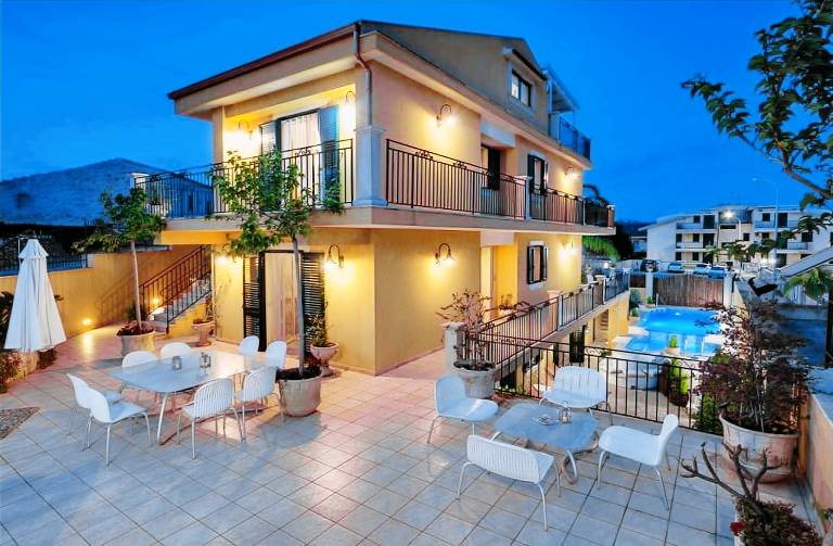 Apartment 'Athena In Villa' with Shared Pool, Wi-Fi and Air Conditioning — photo 2