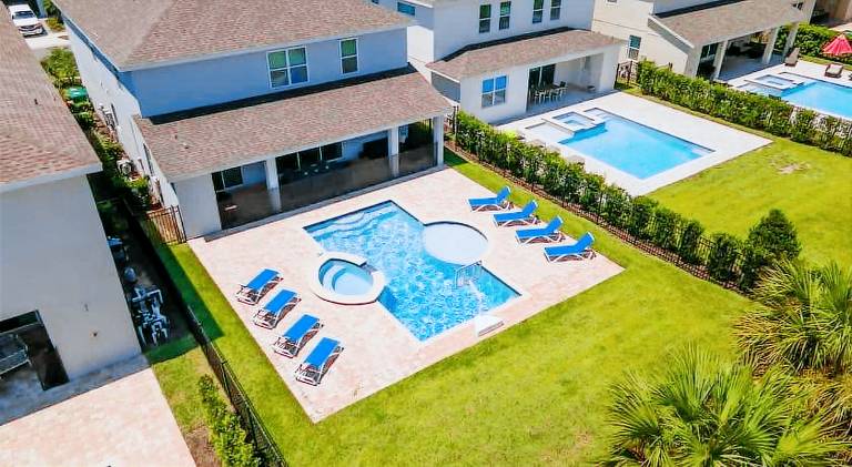 Vacation home with pool | Pet-friendly — photo 5