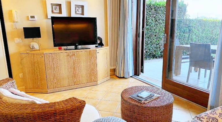 Rental apartment with pool — photo 2