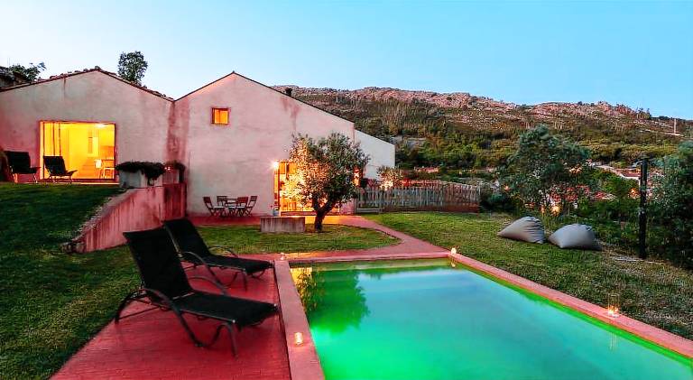 Villa with barbecue, terrace & pool | Perfect for remote work | Pets allowed — photo 2