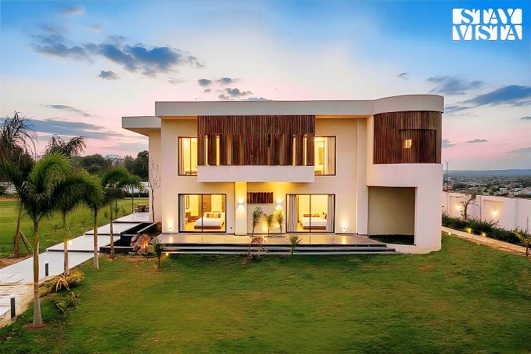 Villa with yard & pool — photo 2