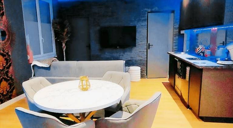 Apartment with jacuzzi — photo 4