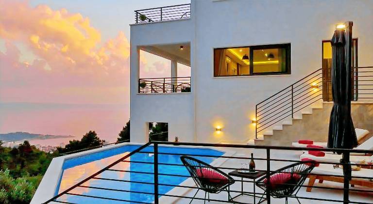 Villa with pool — photo 4