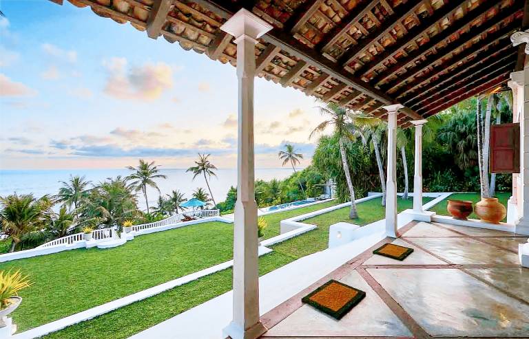 Pointe Sud clifftop villa ocean views beach fron