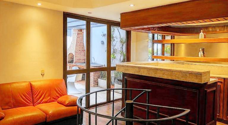 Apartment with pool — photo 5