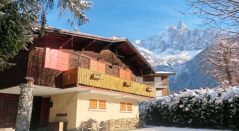 Chalet with garden — photo 3