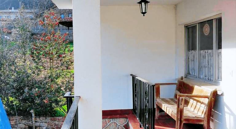 Spacious vacation home with patio | Pet-friendly — photo 5