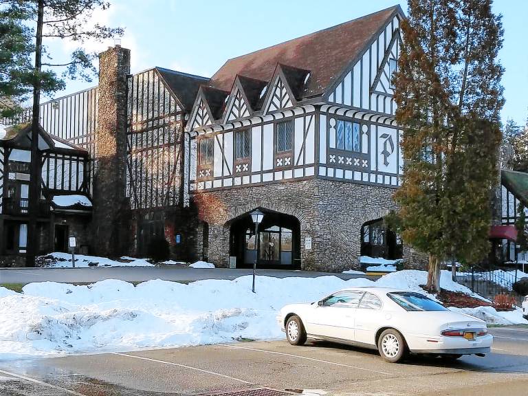 Condo  Findley Lake