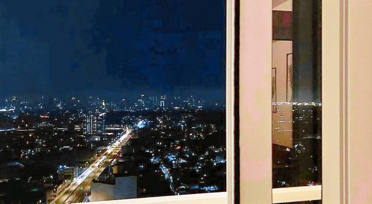 Serviced apartment with patio & yard — photo 3