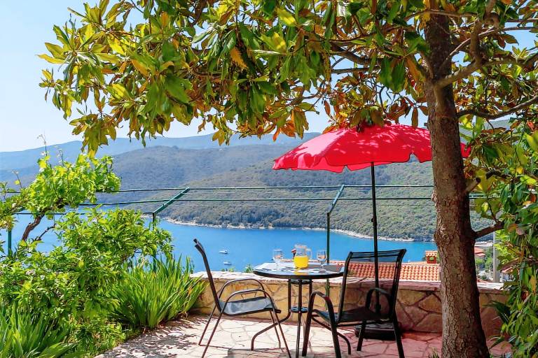 Studio mit Meeresausblick