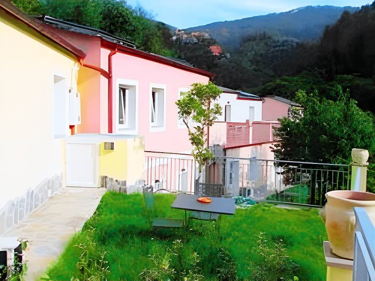Serviced apartment with garden, barbecue & patio in Levanto