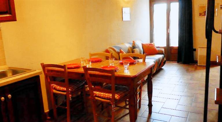 Holiday apartment with pool — photo 4