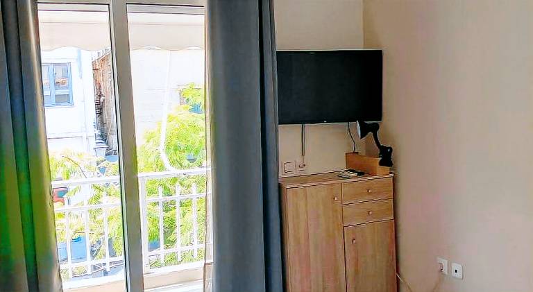 Rental apartment with hot tub & patio — photo 2