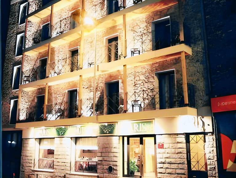 Yomo Petit Paris in Encamp
