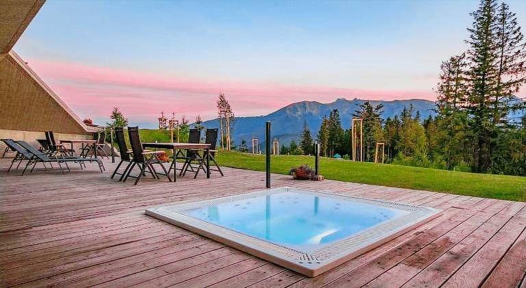 Family-friendly wonderful holiday apartment with hot tub & patio | Pets are welcome — photo 3