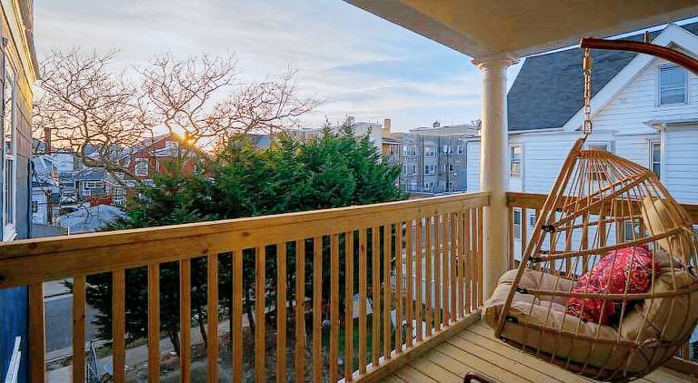AC 9 BR 4BA Victorian Manor - 1 Block to Beach — photo 5