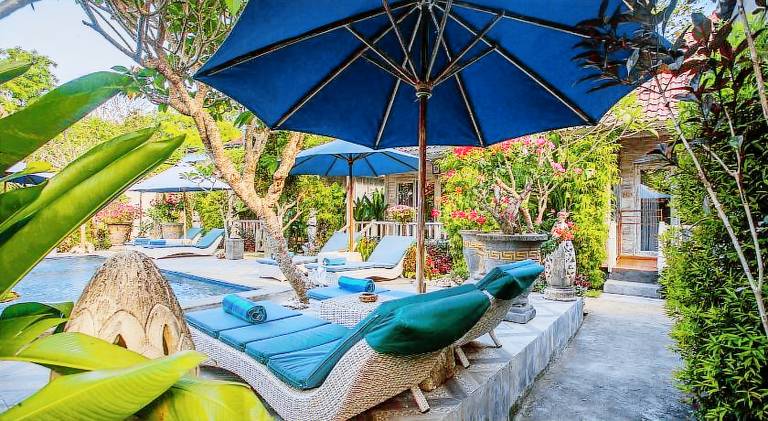 House with terrace, yard & pool — photo 4