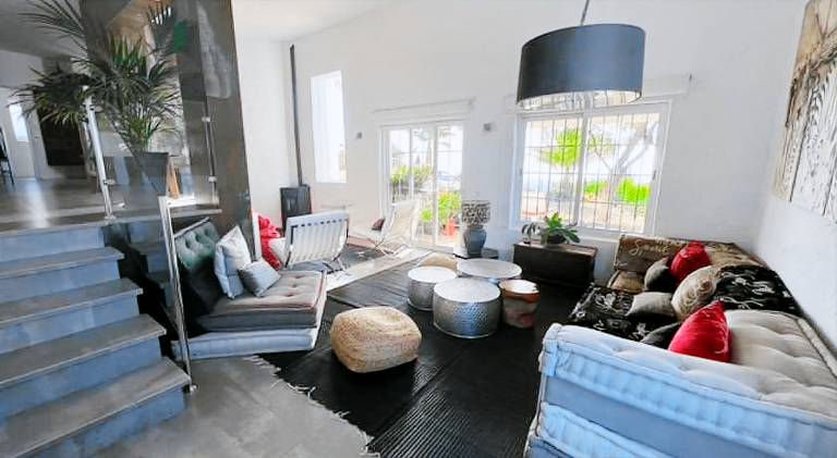 Villa with barbeque, private pool & yard — photo 4