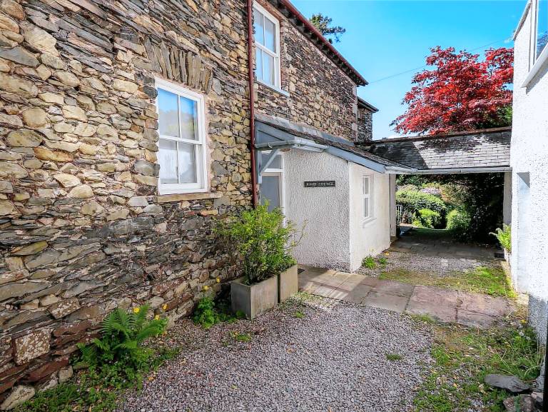 Cottage with yard — photo 3