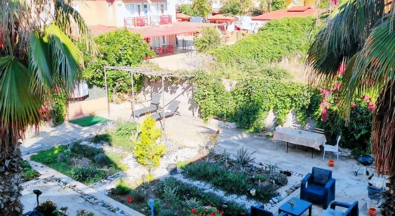 Holiday apartment with patio & yard — photo 5
