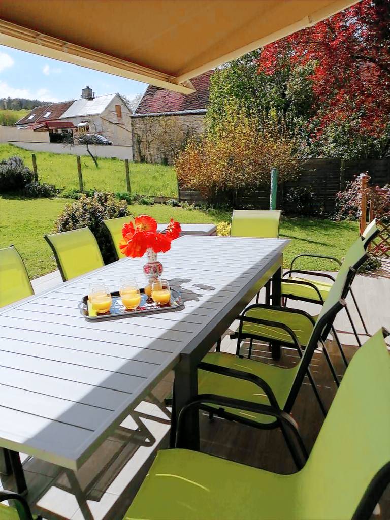 Gite with barbeque, patio & yard — photo 5