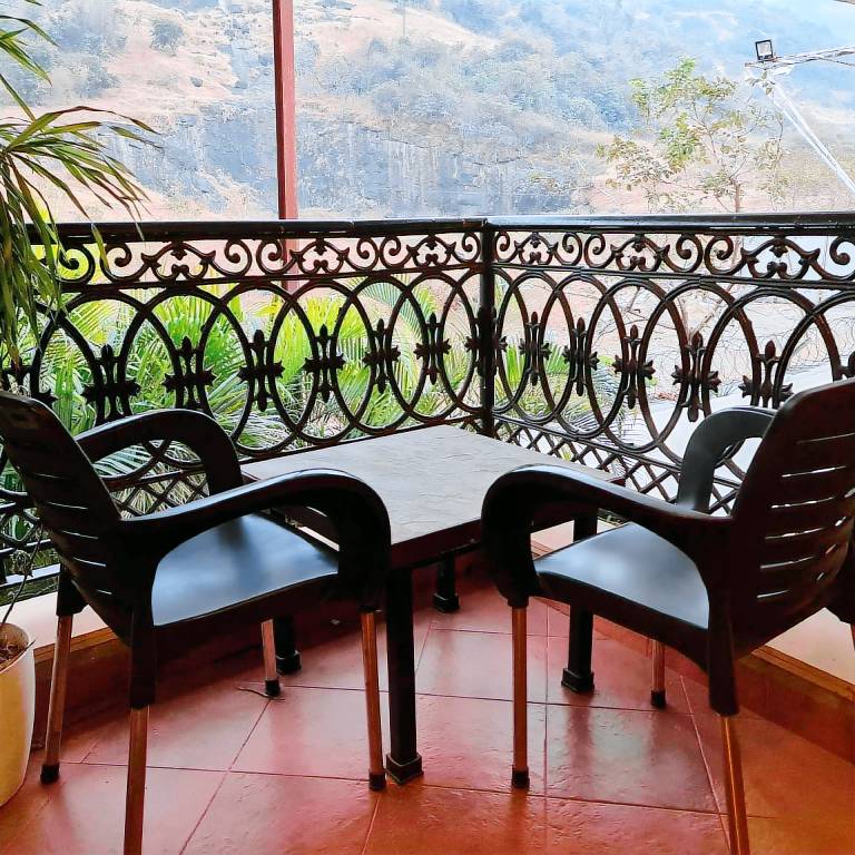 Misty Meadows Lonavala