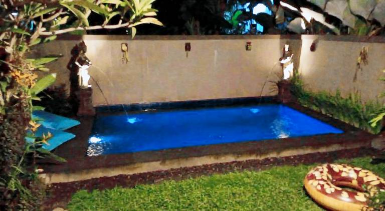 Villa with pool — photo 5