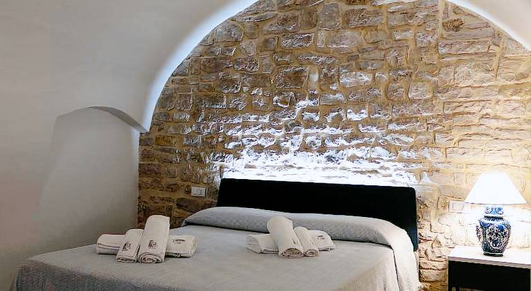 Serviced apartment with patio & jacuzzi | Next to the beach | Pet-friendly in Andria