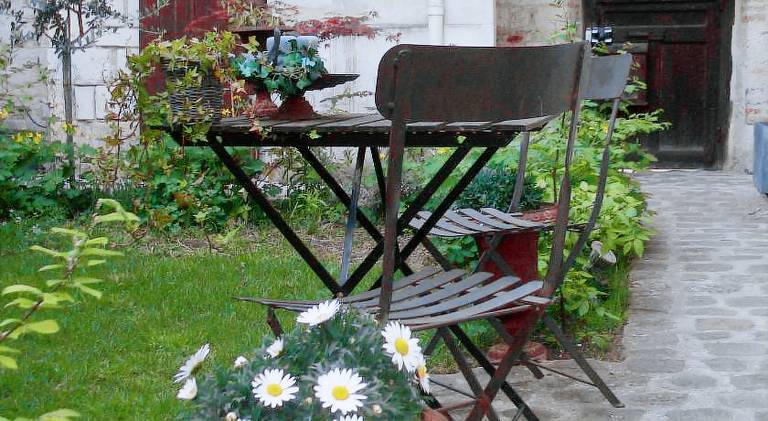 Holiday apartment with terrace & yard — photo 3