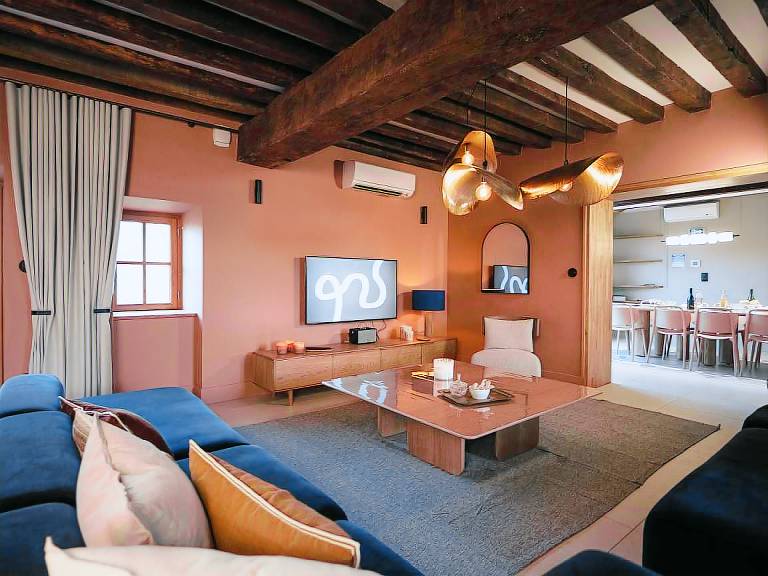 Gite with yard & terrace in Moulins