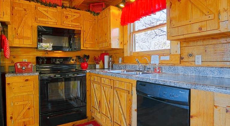 Big house with hot tub | Pets are welcome — photo 5