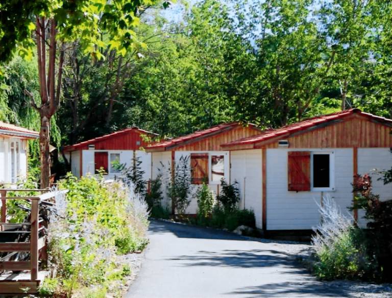 Chalet with yard, heated pool & patio — photo 4