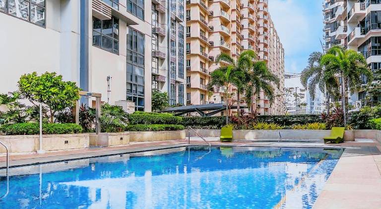 Apartment with jacuzzi & pool — photo 2