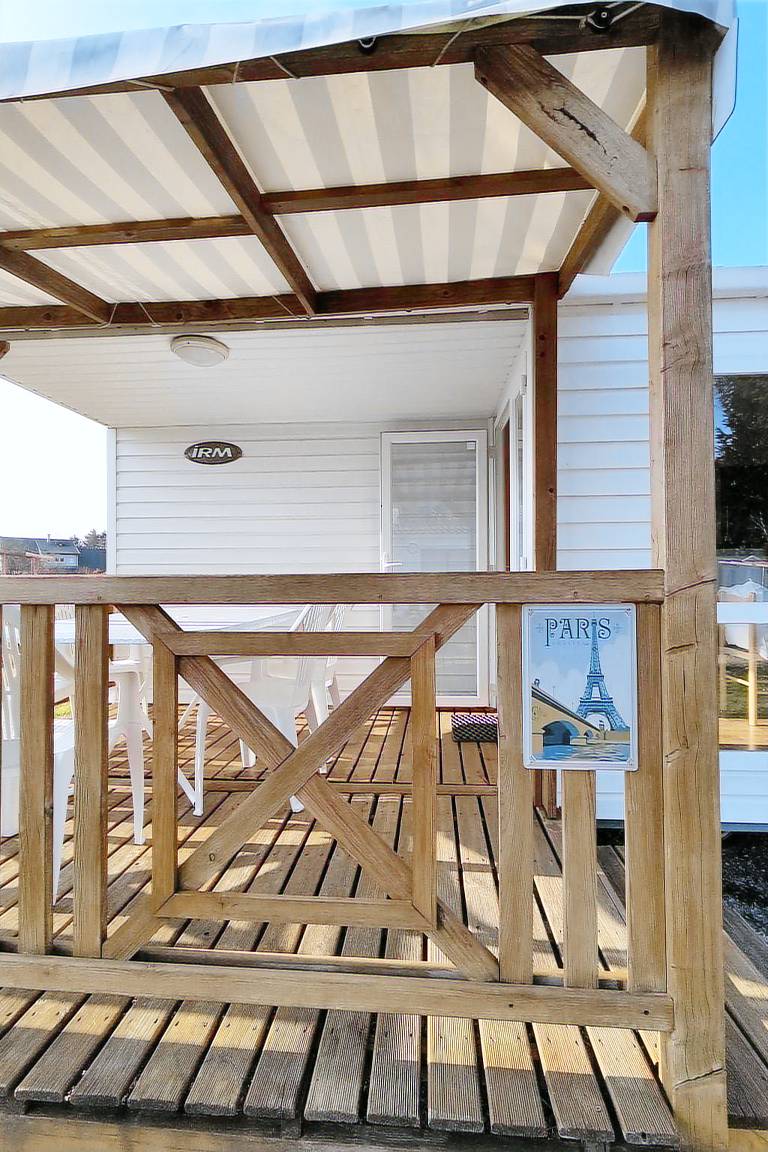 Rental apartment with yard, barbeque & heated pool | Pets allowed — photo 3