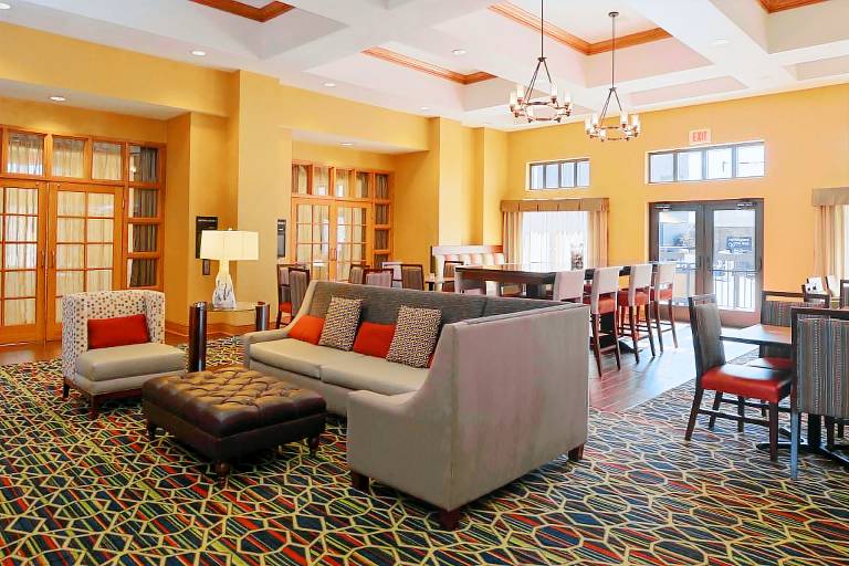 Hampton Inn & Suites Pueblo-Southgate — photo 2