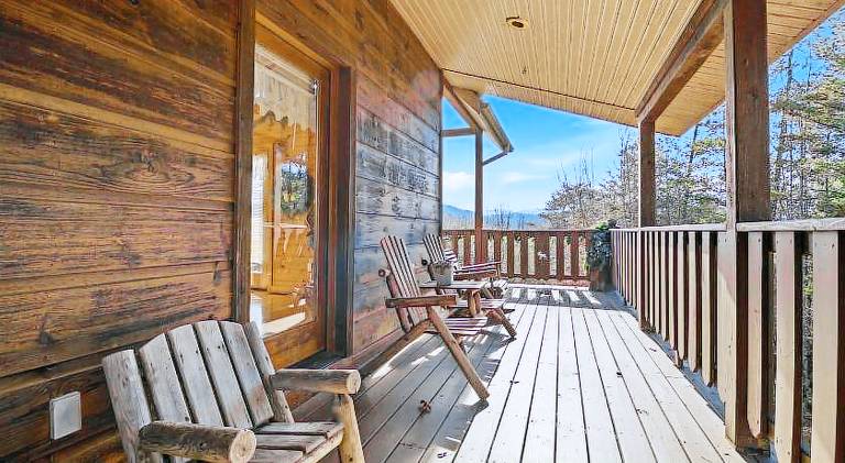 House with hot tub — photo 3