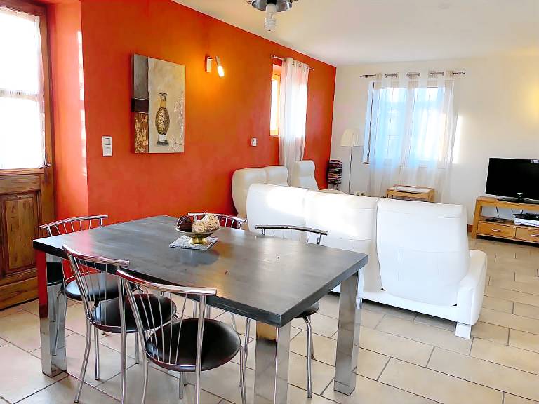 Family-oriented vacation home with garden, fast internet & pool | Garden view | Good for workation | Pet-friendly — photo 5